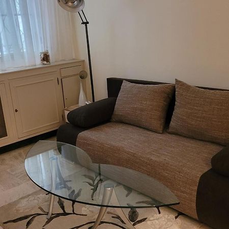 Studio Cannes Luaran gambar